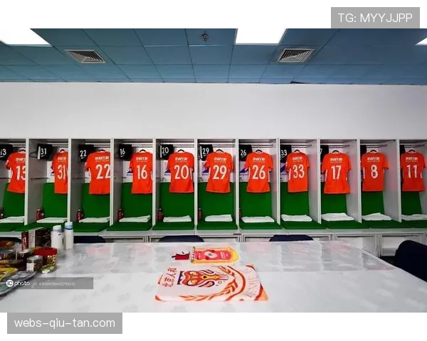 聚焦：客队更衣室内的实时数据终端，如何在中场休息时为教练组提供调整依据