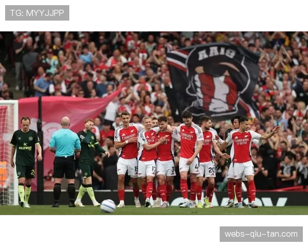 草根足球观察:在英格兰业余联赛,源自英超的“门将参与传控”体系正被越来越多的球队尝试。 草根足球观察:在英格兰业余联赛,源自英超的“门将参与传控”体系正被越来越多的球队尝试。